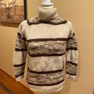 MACY ASSOCIATES WOOL HAND MADE IN ITALY sweater